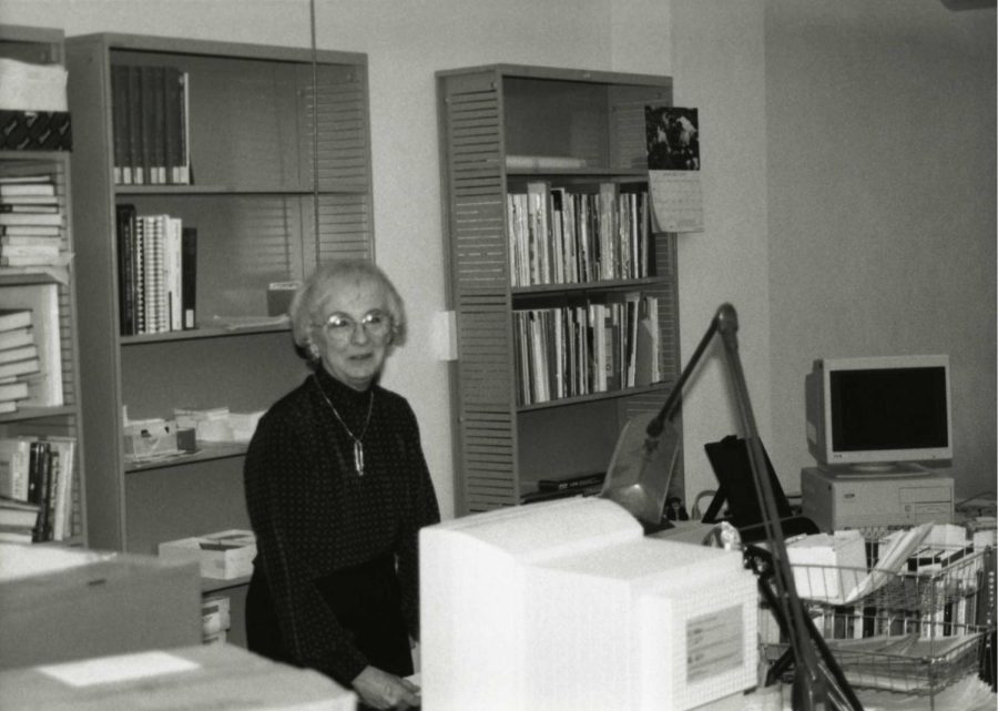 A photograph of Yvonne Hyde in Murphy Library in 1995.