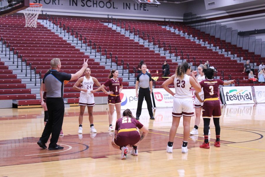 UWL Women’s Basketball Team currently undefeated 6-0