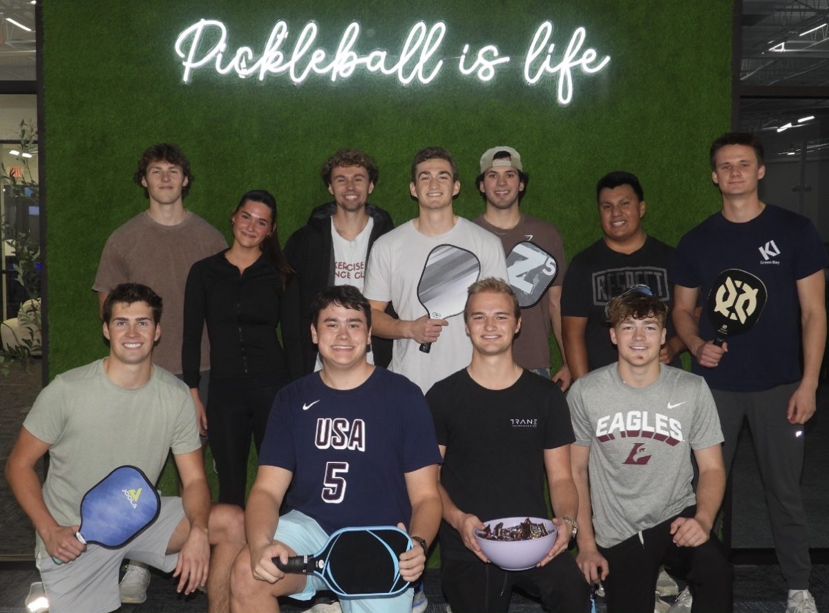 Pickleball Club members posing for a picture. Photo provided by UWL Pickleball Club. 